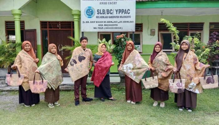Inspiratif, SLB BC YPPAC Kemlagi Asah Kreatifitas Siswa dengan Batik Ecoprint