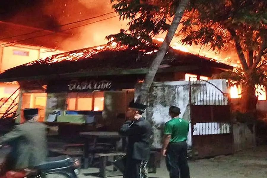 Kantin pondok Gontor, Berita kebakaran