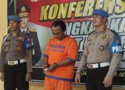 Ngaku polisi, Hajar orang