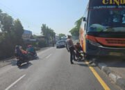 Pecah ban, Truk terjang median jalan