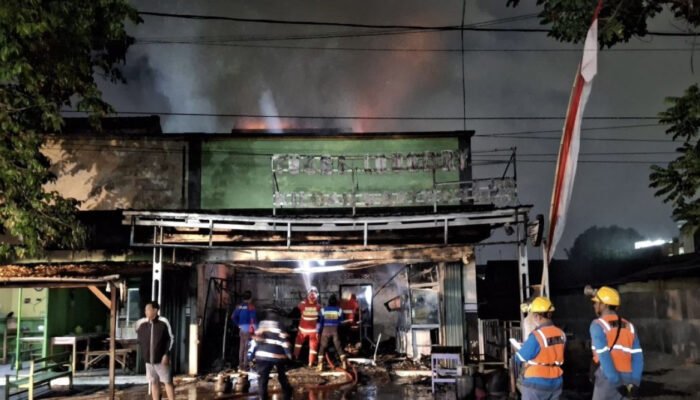Ganti Tabung Gas LPG, Kios Laundry di Tulungagung Ludes Terbakar