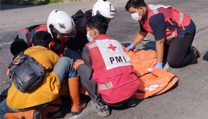 Relawan di Mojokerto Tewas Usai Tabrak Kendaraan Roda Tiga