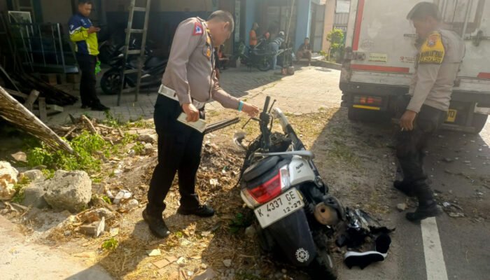 Tabrak Truk Parkir, Pengendara N-Max di Bojonegoro Meregang Nyawa