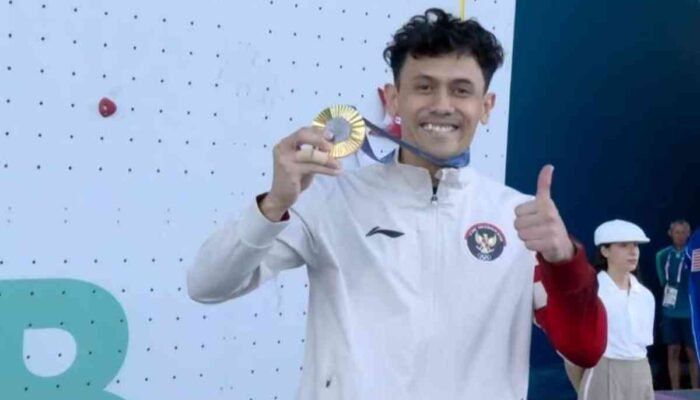 Sejarah Baru! Veddriq Leonardo Menangkan Emas di Panjat Tebing Olimpiade 2024