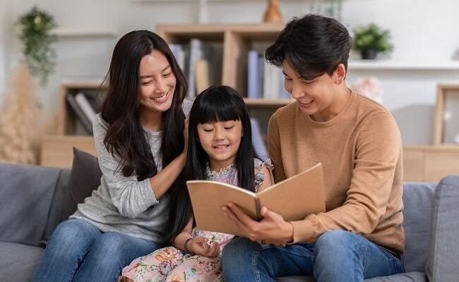 10 Tips Mengajarkan Anak untuk Mencintai Diri Sendiri