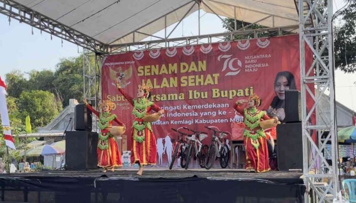 Hadiri Senam dan Jalan Sehat, Bupati Ikfina Disambut Tarian Onde-onde dari Siswa SLB BC YPPAC Kemlagi