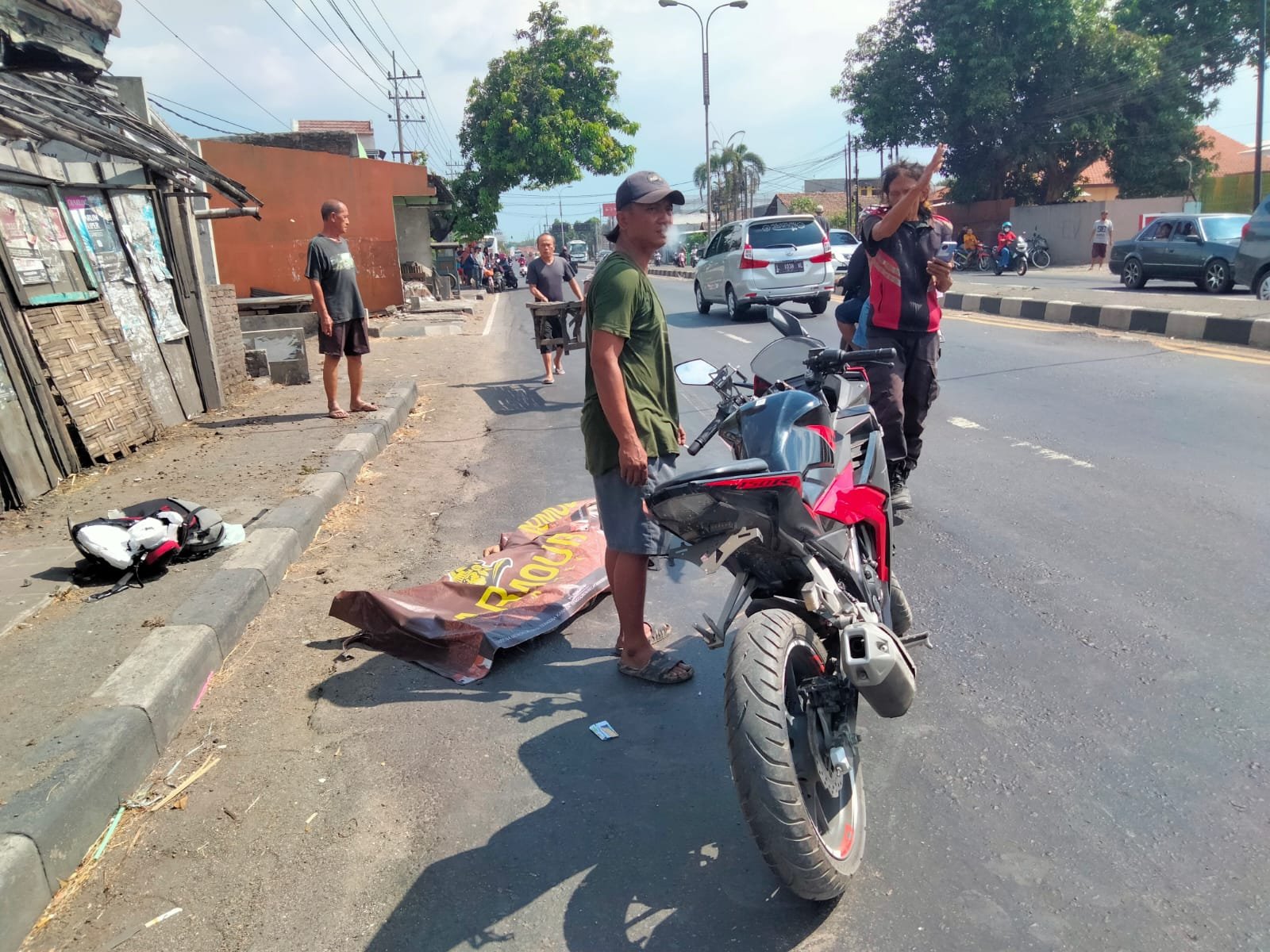 Pemotor, Mojokerto, Terlindas bus