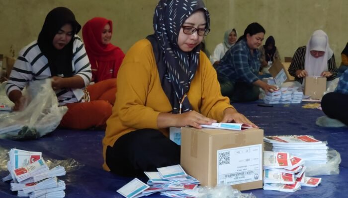 KPU Mojokerto Libatkan 100 Orang Sortir Lipat Surat Suara Pilkada 2024