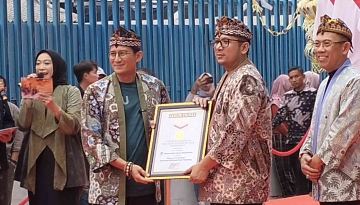 Pemkot Mojokerto Sukses Pecahkan Rekor Muri Mewarnai Batik Terpanjang dan Peserta Terbanyak 