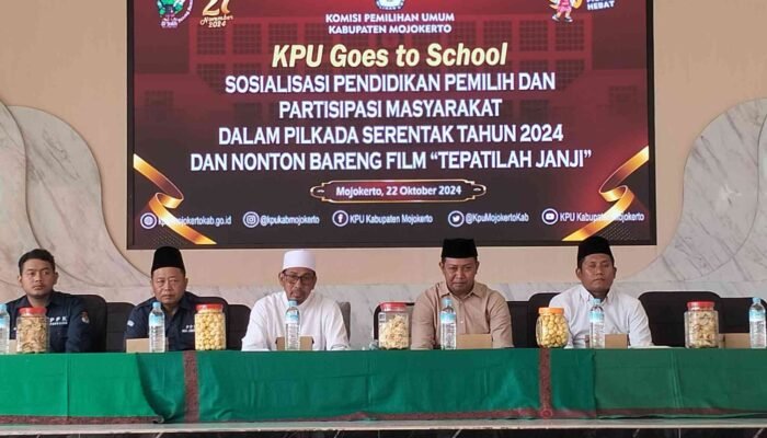 KPU Kabupaten Mojokerto Ajak Santri Ponpes Nurul Islam Nonton Film ‘Tepatilah Janji’