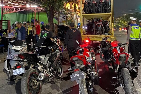 Balap Liar di Kedung Cowek Surabaya Dibubarkan Polisi, Ratusan Motor Disita