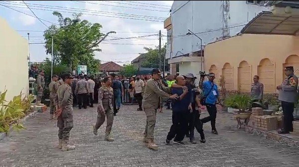 Debat Pilbup Madiun, Korban pengeroyokan