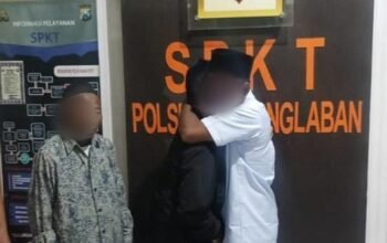 Jamaah pengajian, Curi celana dalam