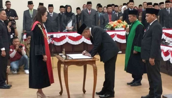 Rapat Paripurna Kukuhkan Hadi Prayitno dan Arie Hernowo Sebagai Wakil Ketua DPRD Kota Mojokerto Periode 2024-2029