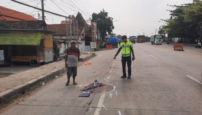 Tabrak Kendaraan Parkir, Pemotor di Lamongan Tewas Dilindas Truk Gandeng