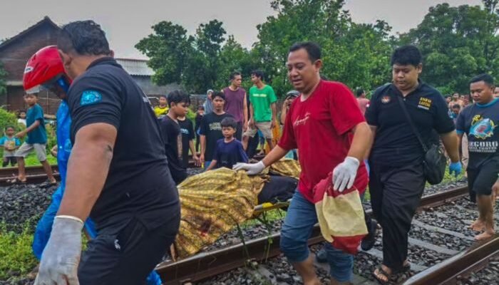 Mahasiswi Tewas Tertabrak Kereta di Perlintasan Tanpa Palang Pintu di Krian