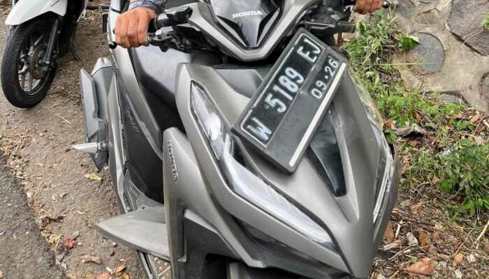 Motor Matic Alami Rem Blong Hingga Tabrak Tiang Listrik di Turunan Pacet Mojokerto, Satu Orang Tewas