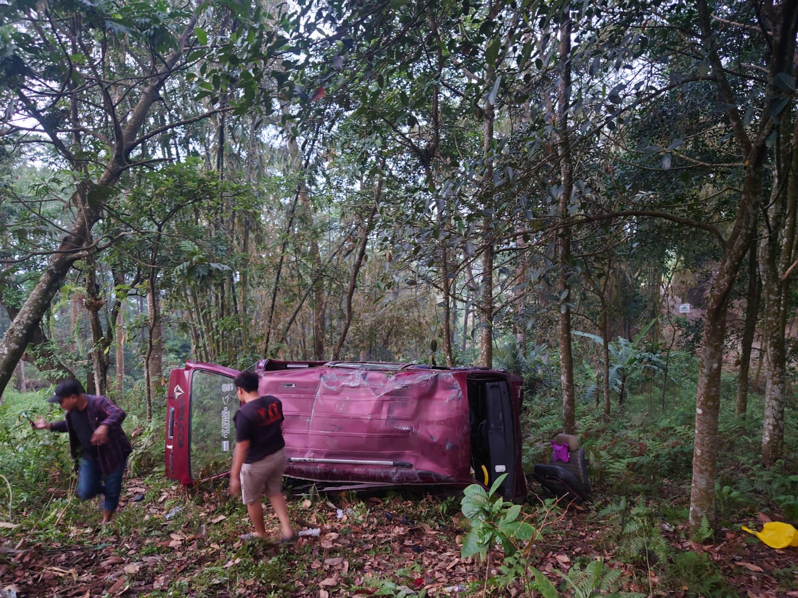 Rem blong, Daihatsu Zebra tabrak Honda Brio