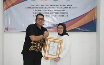 Pj Walikota Mojokerto, Moh Ali Kuncoro bersama Pj. Bupati Lumajang, Indah Wahyuni