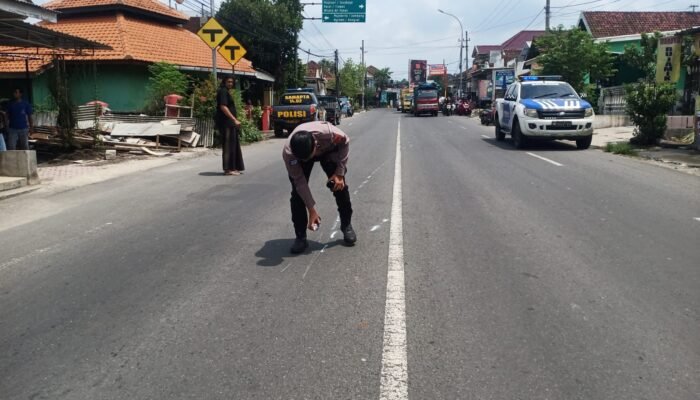 Gagal Nyalip, Pelajar di Mojokerto Tewas Tertabrak Pickup