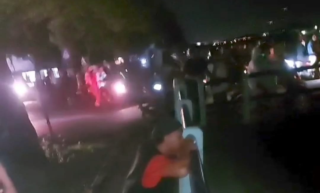 Pemuda Mojokerto, Ceburkan diri ke brantas