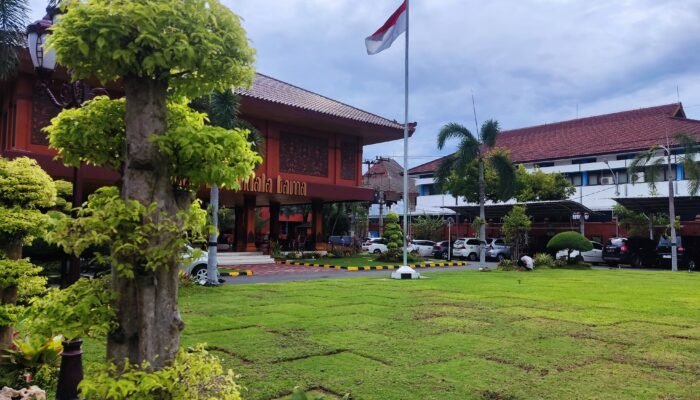 Menengok Balai Kota Mojokerto Yang Kental Suasana Majapahitnya Juga Keindahan Tamanya