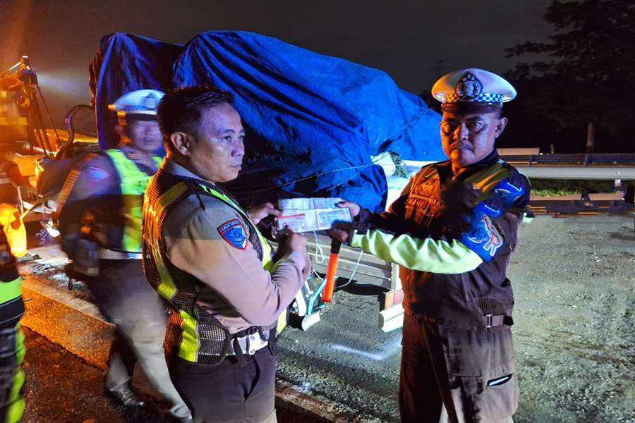 Pickup muat sayur, Seruduk dump truck