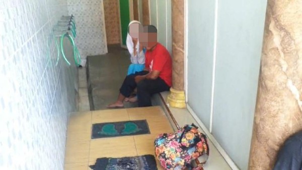 Dua pelajar, Mesum di toilet mushola