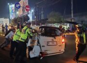 Terobos palang pintu, Mobil tersambar kereta api