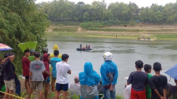 Pemancing tewas tenggelam, Berita Ngawi