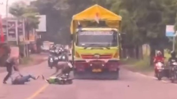 Diperiksa polisi, Lawan petugas