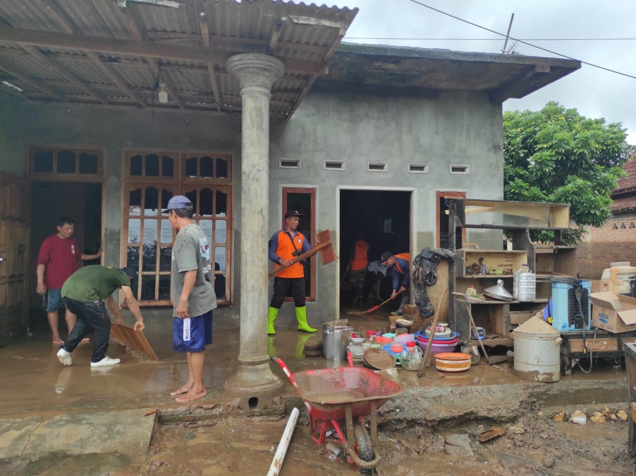 Dua rumah warga, Hanyut diterjang banjir