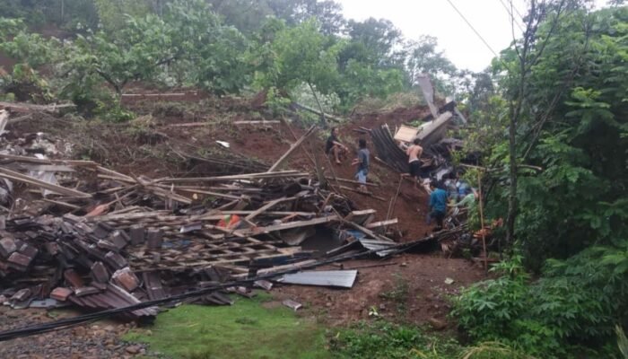 Bencana Longsor di Sambirejo Jombang, 4 Rumah Tertimbun, 5 Orang Hilang
