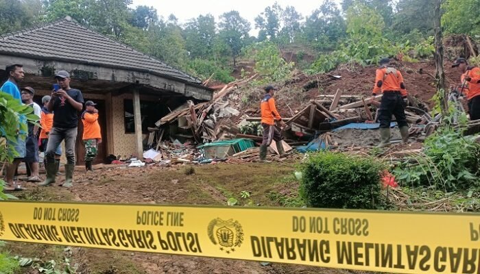 Bocah 9 Tahun Korban Longsor di Wonosalam Jombang Ditemukan, Sang Ayah Masih Dalam Pencarian