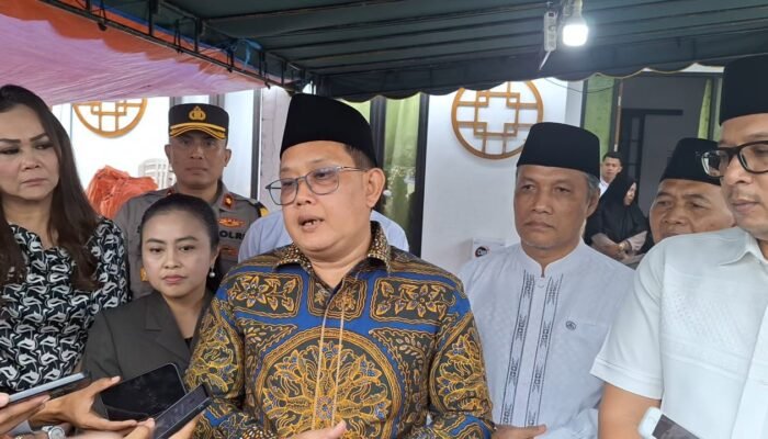 Takziah ke Keluarga Korban Pantai Drini, Pj Gubernur Jatim : Kita Akan Evaluasi Outing Class