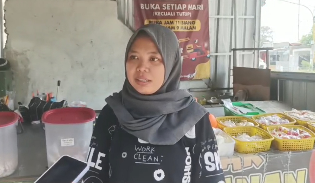 Harga cabai melangit, pedagang seblak, berita Mojokerto
