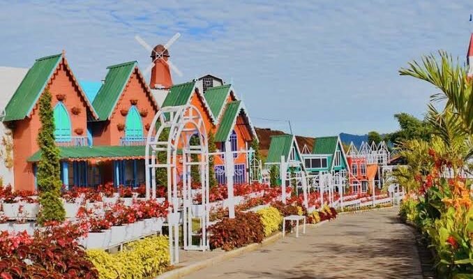 Flora Wisata Santerra: Destinasi Taman Bunga Menawan untuk Rayakan Imlek di Malang