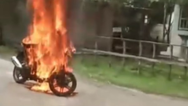 Motor guru terbakar, Berita Sumenep
