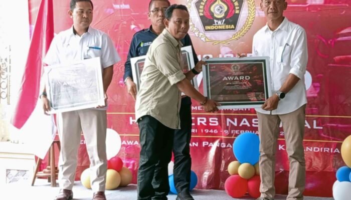 PWI Mojokerto Anugerahkan Award 2025 kepada Pematung Asal Trowulan