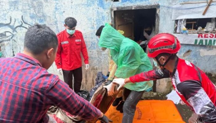 Tim Inafis Polres Batu Gerak Cepat Evakuasi Mayat di Kelurahan Temas