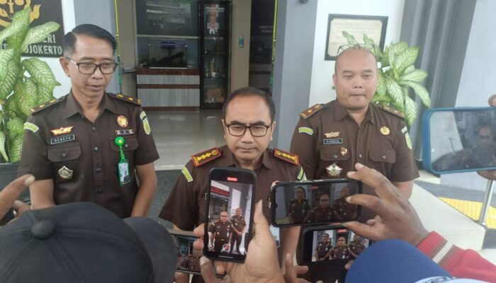 Rugikan Negara RP 5,2 Miliar, Kejari Kabupaten Mojokerto Tetapkan YF sebagai Tersangka Korupsi Dana BLUD