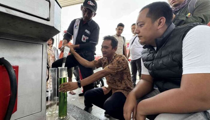 Diskopukmperindag dan Polres Kota Mojokerto Sidak SPBU, Pastikan Takaran BBM Sesuai