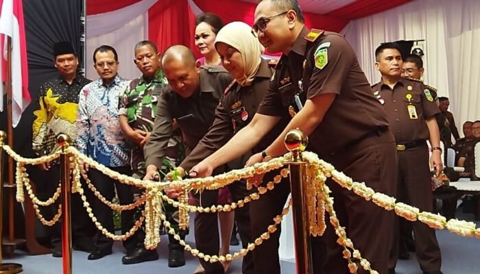 Kajati Jatim Resmikan Gedung Baru PTSP dan Aula Kejari Kabupaten Mojokerto