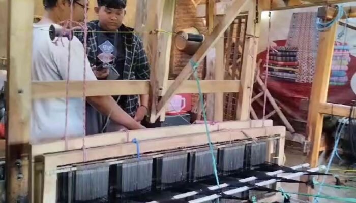Pengrajin Tenun Ikat ERHA LESTARI Mojokerto Berharap Usahanya Makin Berkembang