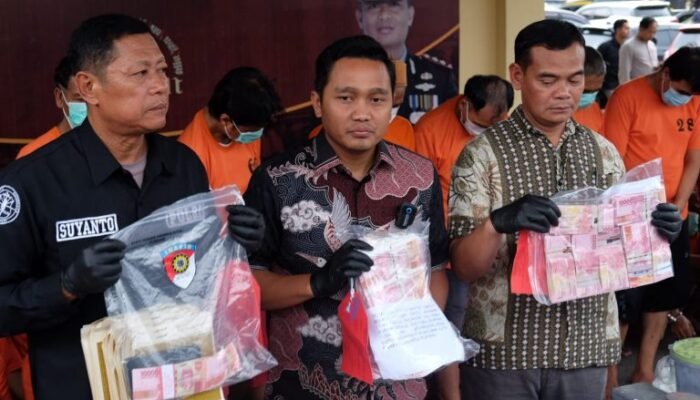 Polres Mojokerto Bongkar Sindikat Pemalsu Uang, 8 Orang Ditangkap