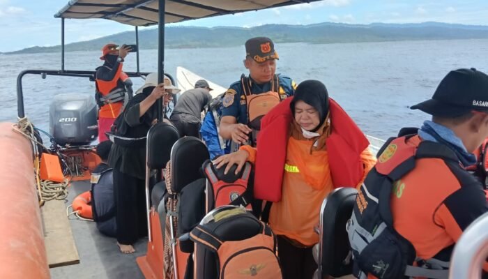 Alami Kebocoran Saat Perjalanan Falabisahaya-Sanana, Longboat POB 9 di Evakuasi Tim SAR Gabungan