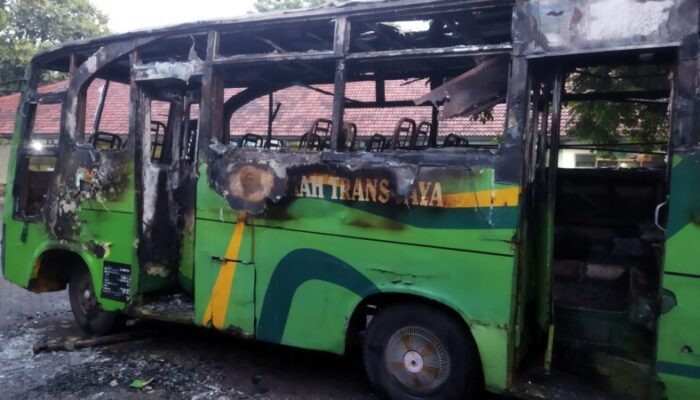 Bus Hikmah Trans Jaya Terbakar di Terminal Kertajaya, Polisi Duga Korsleting