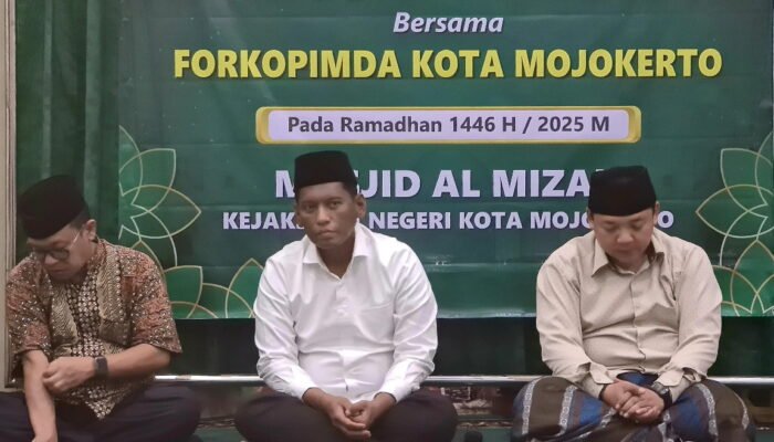 Forkopimda Kota Mojokerto Gelar Sholat Tarawih Bersama di Masjid Kejari Kota Mojokerto