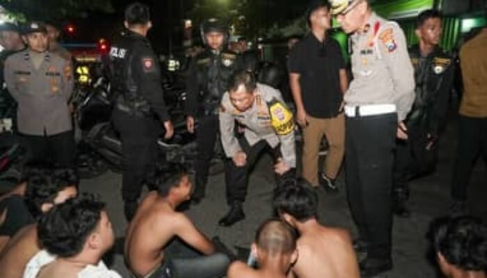 Polisi Amankan 14 Pemuda Konvoi Liar di Surabaya