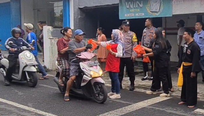 PSHW Gelar Kirab Budaya dan Bagi Takjil Bersama Ketua DPRD Kota Mojokerto